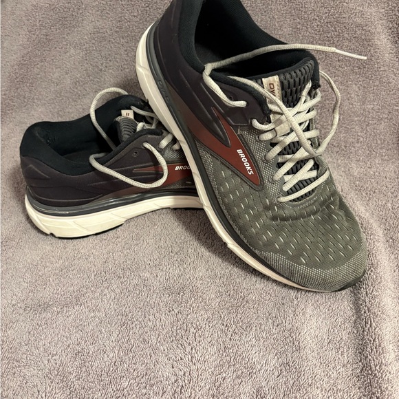 Brooks Other - Brooks Black and Red Dyad 11 Athletic Running Sneakers Shoes Mens Size 10.5